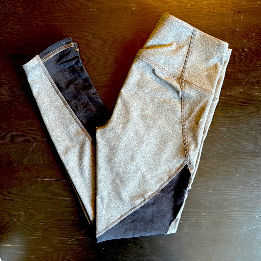 Under Armour Gray & Black Leggings w/Mesh Cutouts - Small